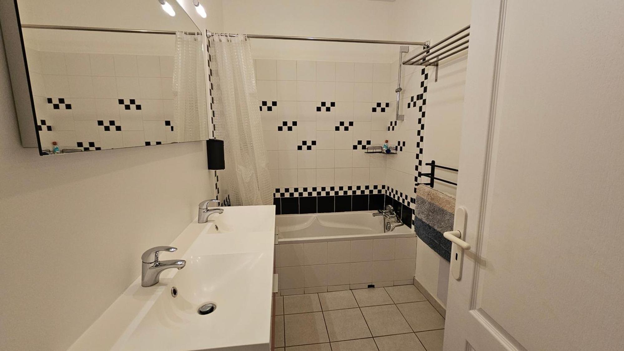 Bed To Rent - Maison Calme Avec Jacuzzi Sous Supplement Bordeaux Zewnętrze zdjęcie